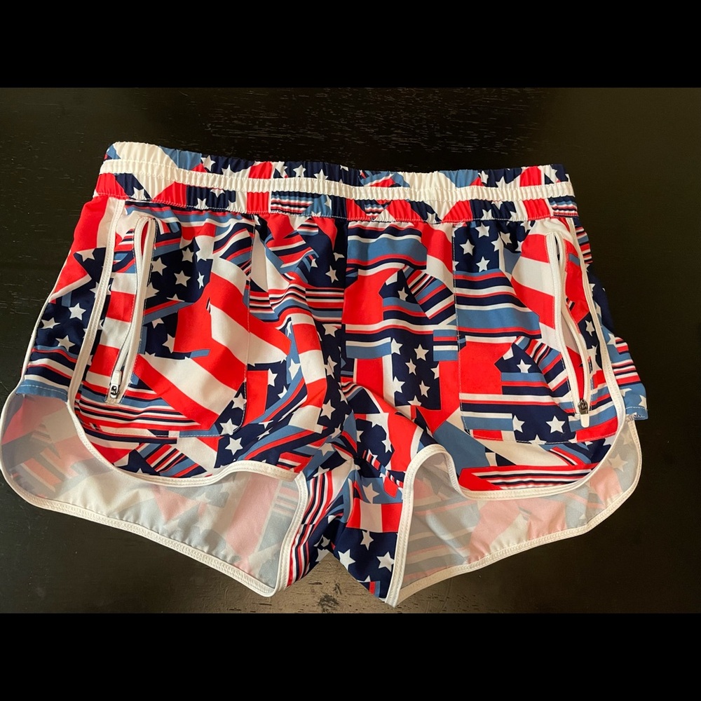 Fabletics America themed workout short
